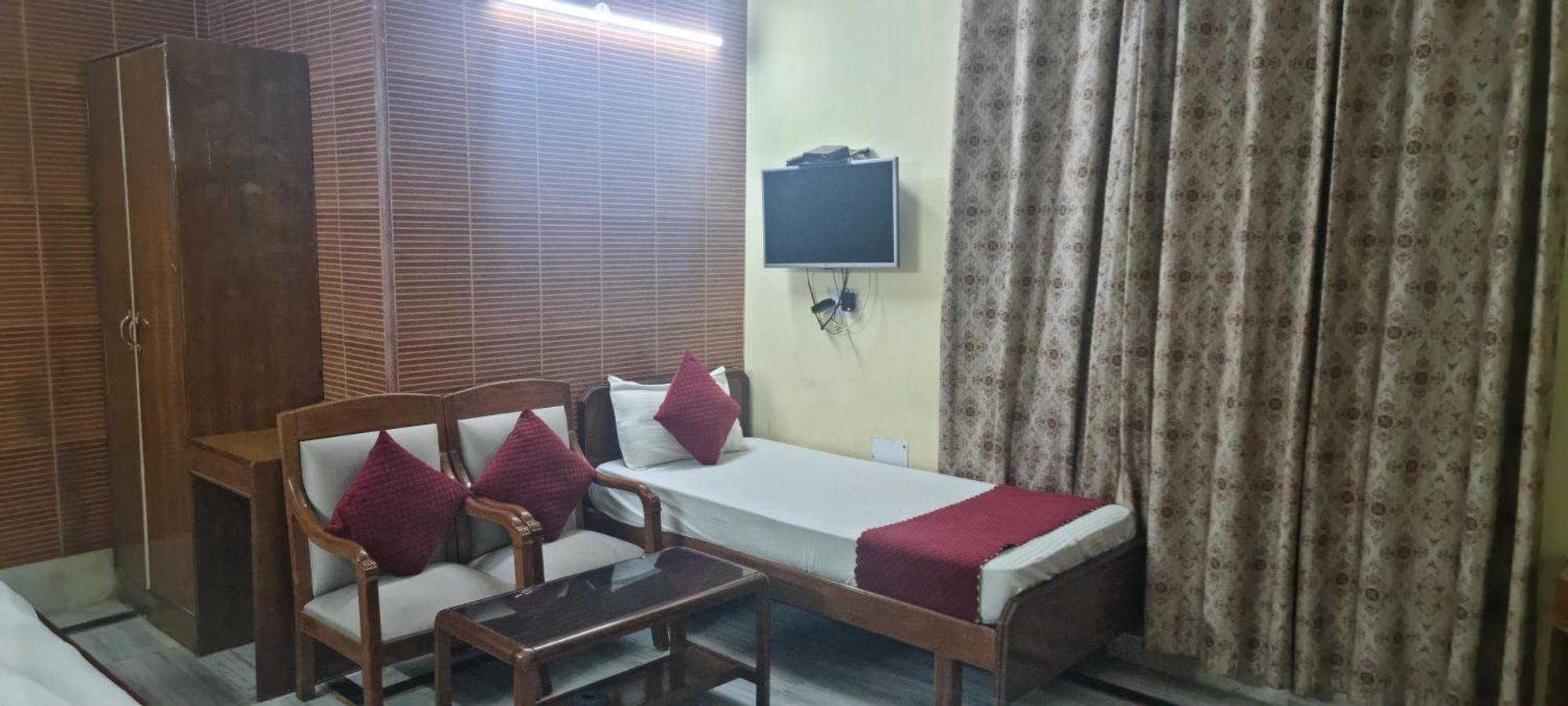 Hotel Har Ki Pauri By Around Stays Харидвар Экстерьер фото