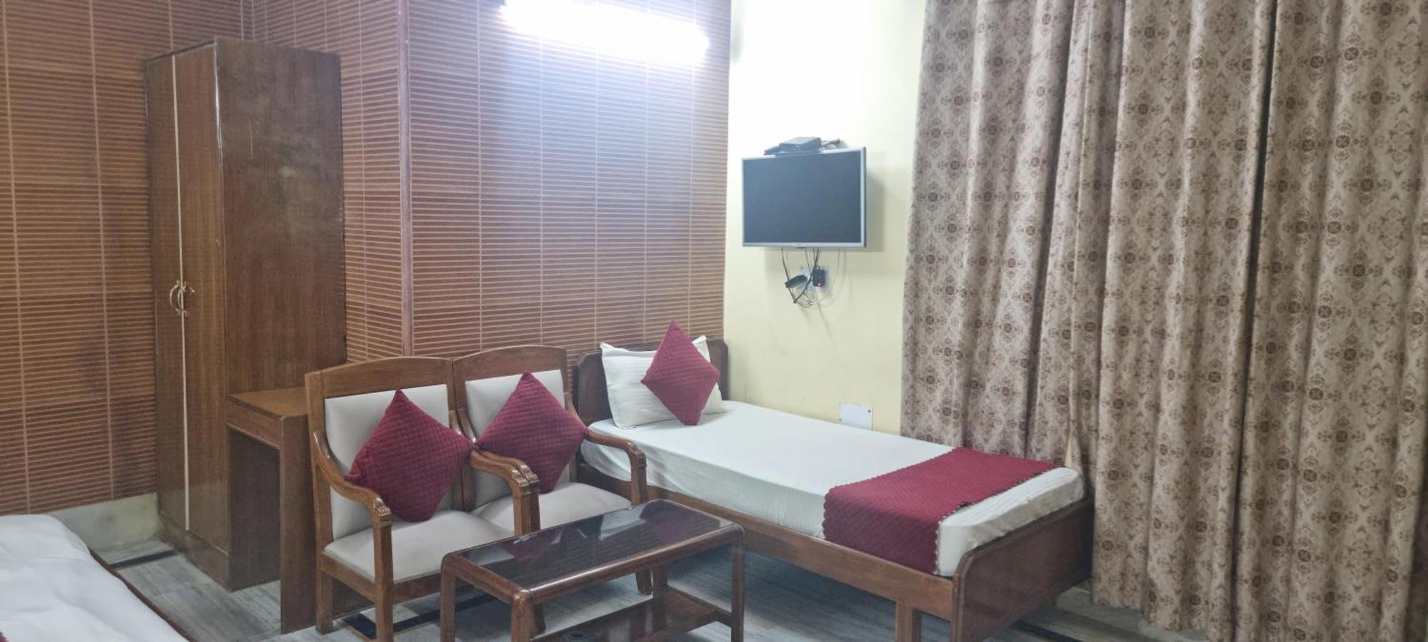 Hotel Har Ki Pauri By Around Stays Харидвар Экстерьер фото