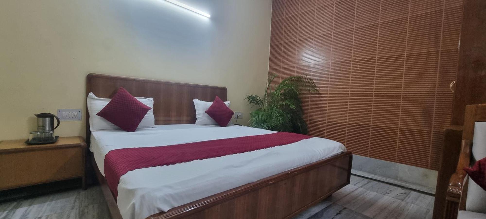 Hotel Har Ki Pauri By Around Stays Харидвар Экстерьер фото