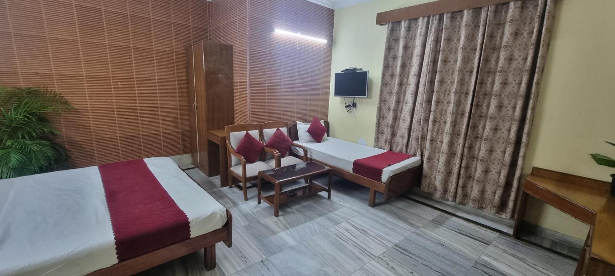 Hotel Har Ki Pauri By Around Stays Харидвар Экстерьер фото