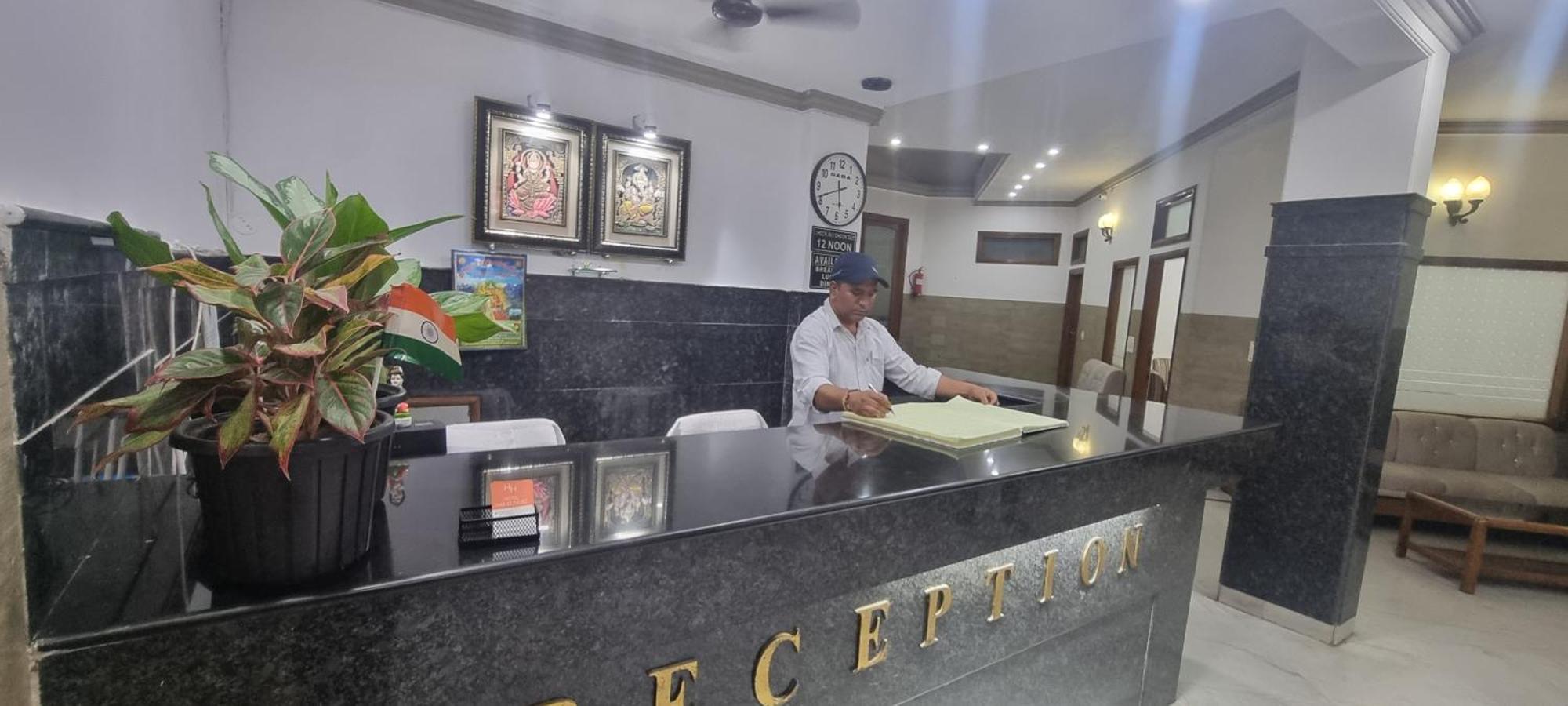 Hotel Har Ki Pauri By Around Stays Харидвар Экстерьер фото