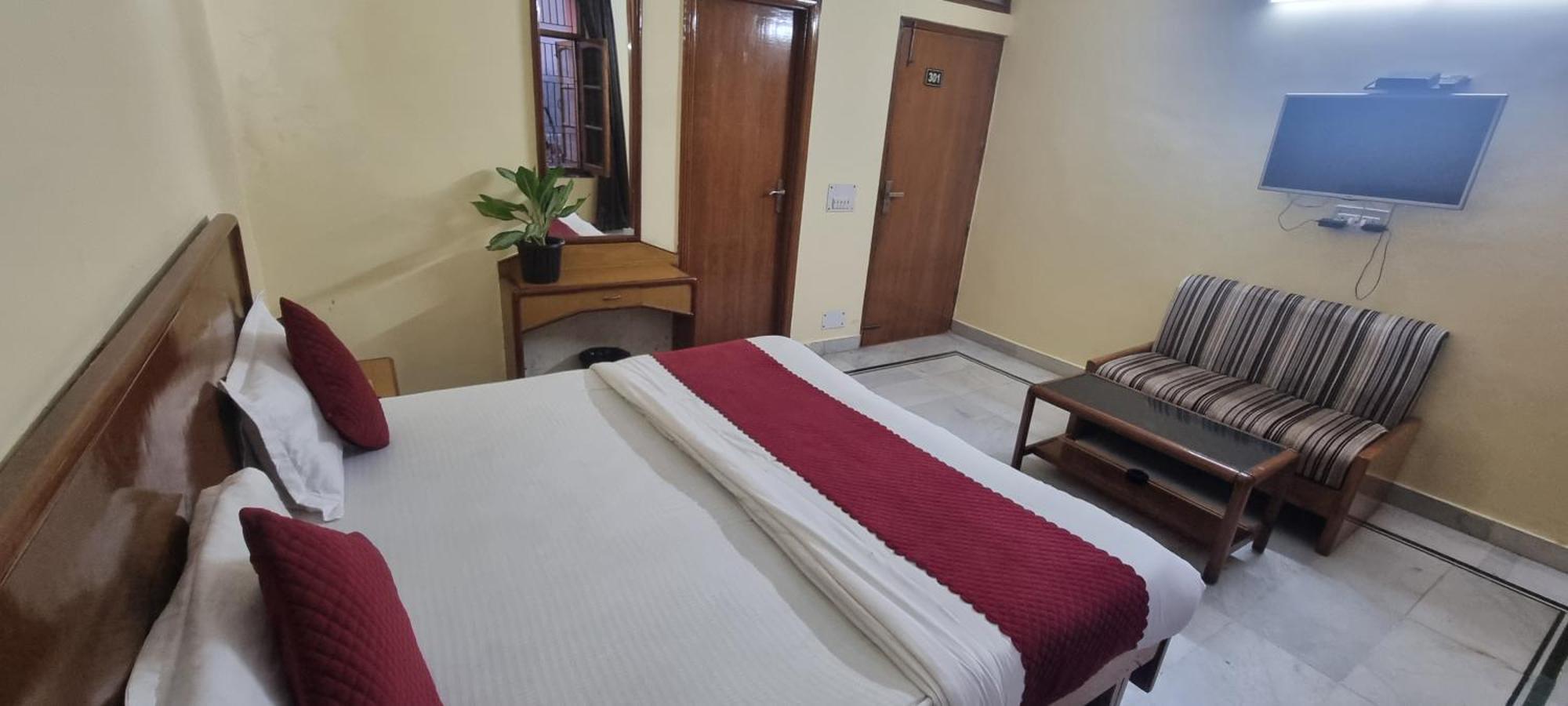 Hotel Har Ki Pauri By Around Stays Харидвар Экстерьер фото