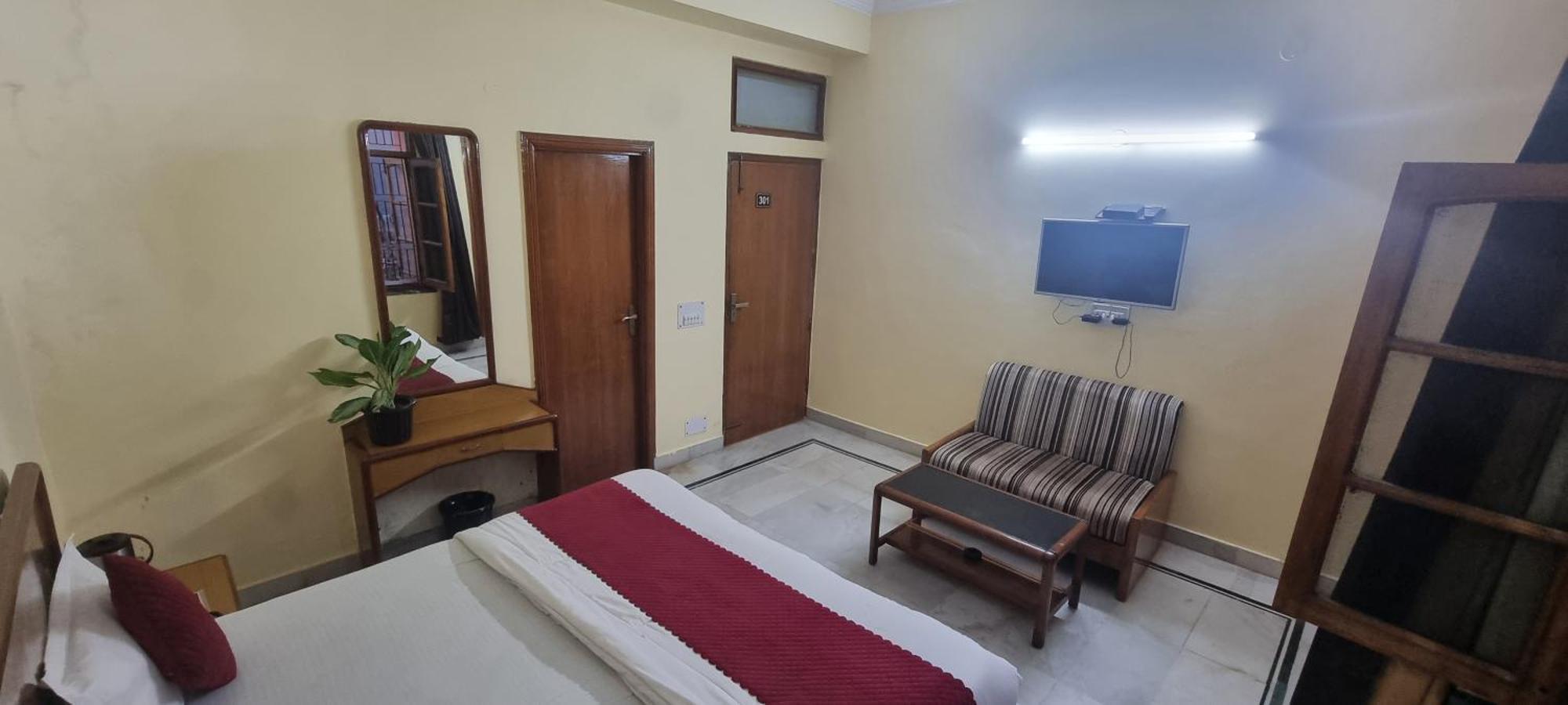 Hotel Har Ki Pauri By Around Stays Харидвар Экстерьер фото