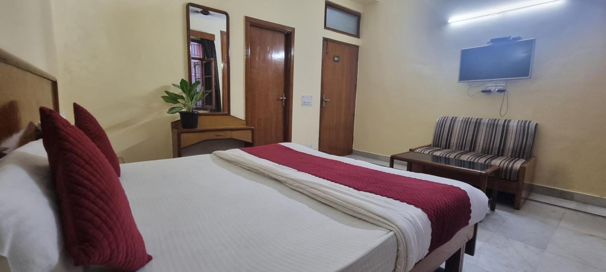 Hotel Har Ki Pauri By Around Stays Харидвар Экстерьер фото
